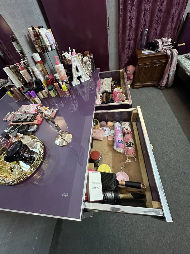 Dressing table 3