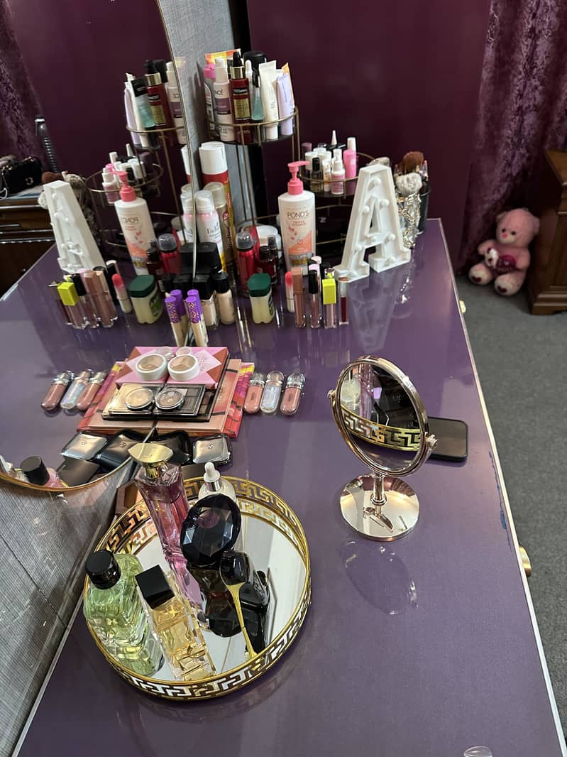 Dressing table 4