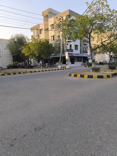 CORNER 200 SQY PLOT BLOCK A, 40 FEET ROAD - GARDEN CITY