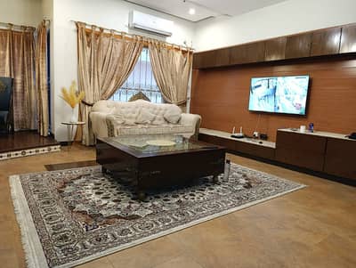 10 MARLA LAVISH FURNISHED HOUSE AVAILABLE FOR RENT IN DHA PHASE 5