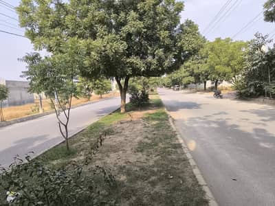 PARK FACING SINGLE BELT – 400 SQY PLOT GARDEN CITY BLOCK-B