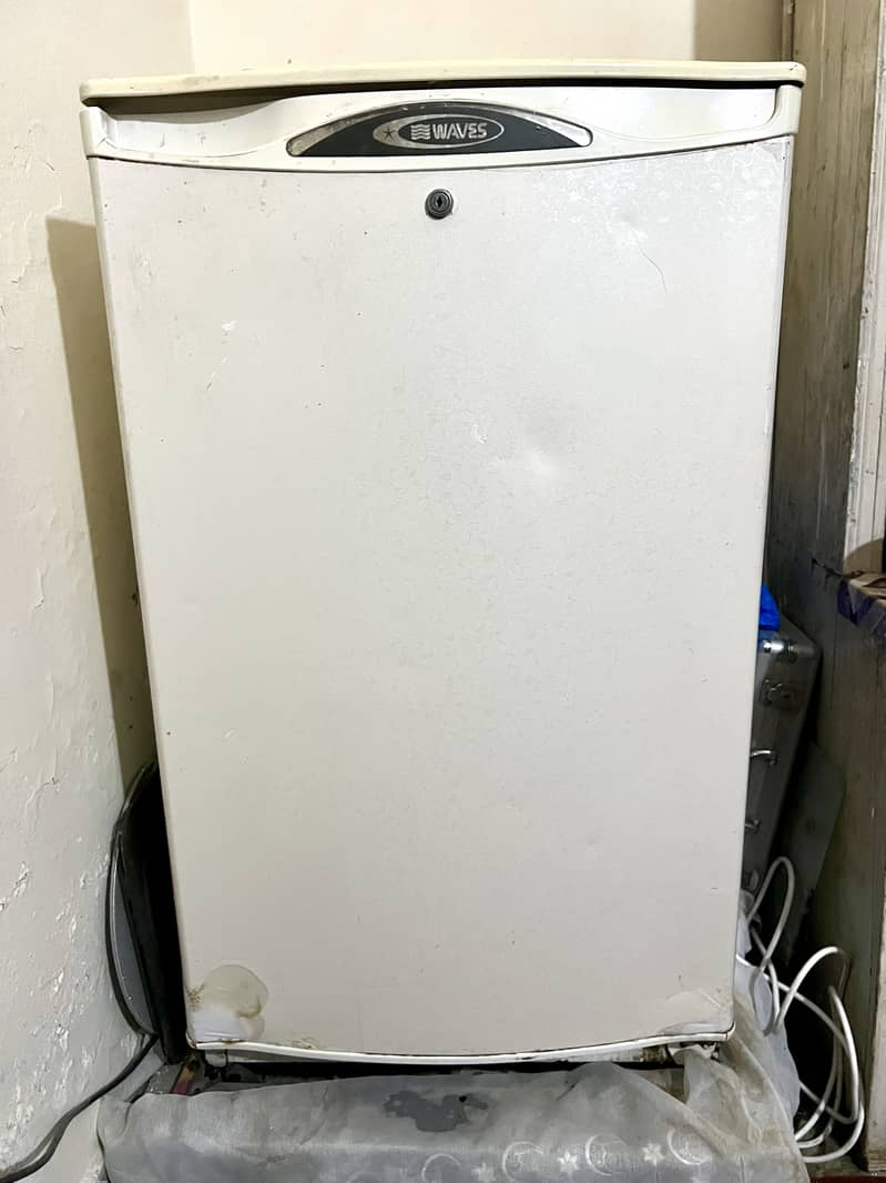 Mini Fridge Waves 0