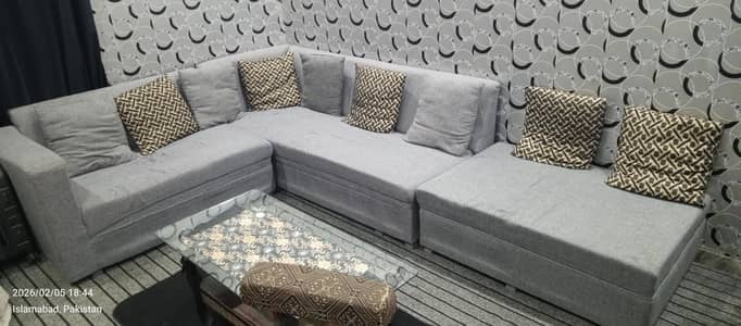 7 Seater L shape Sofa in very Good condition