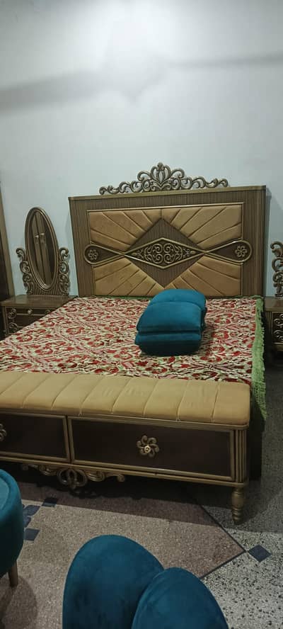 complete bed set  10/10 one month used