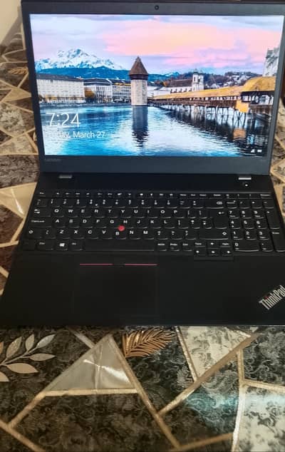 10/10 condition Model T570  Full size  14" screen