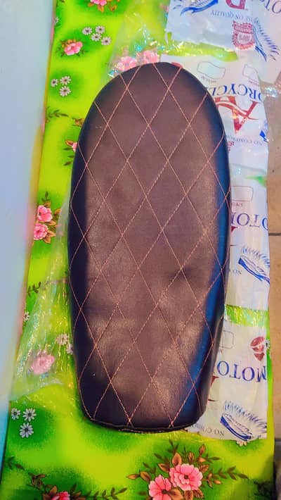 cafe Racer seet . for cd 70c. All bike