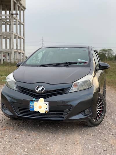 Toyota vitz 2011/14 full option