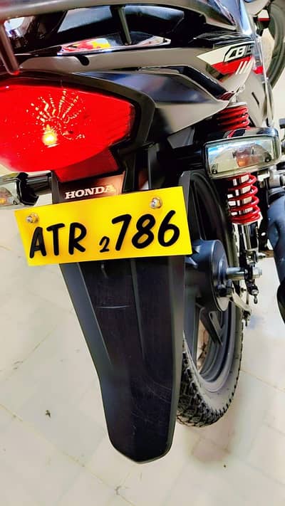 2023/2024 he 2024 wala stiker he sirf 5500 km chla hua he first owner