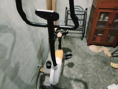 Exercise cycle /Gym bike