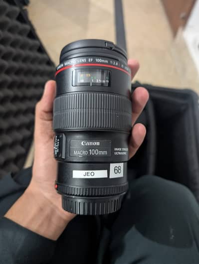 Canon Macro 100mm f/2.8 USM with Image Stabilizer