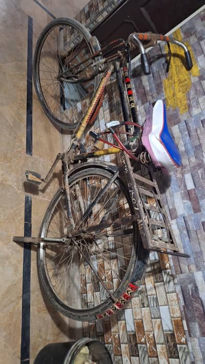 Barry size mein cycle hai