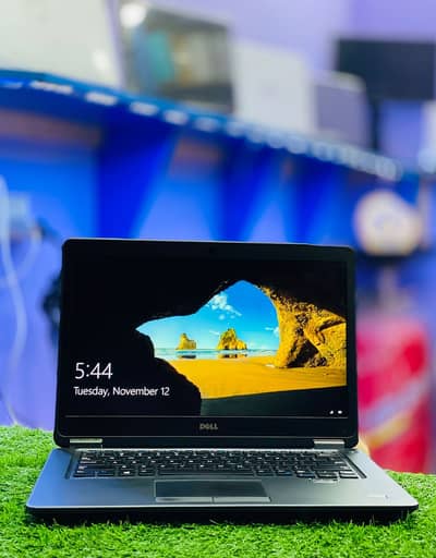 Dell latitude 7450 i7 5th Gen 2GB Graphics