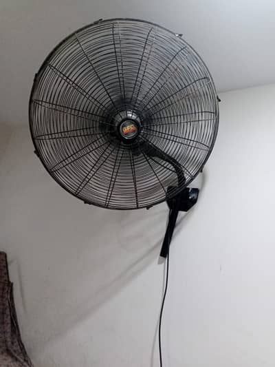 GFC wall mounted fan 18"