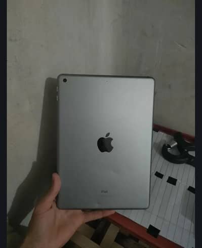 Ipad 5th gen 32Gb all ok Rate kam nahi hoga 13 final lagaya hai