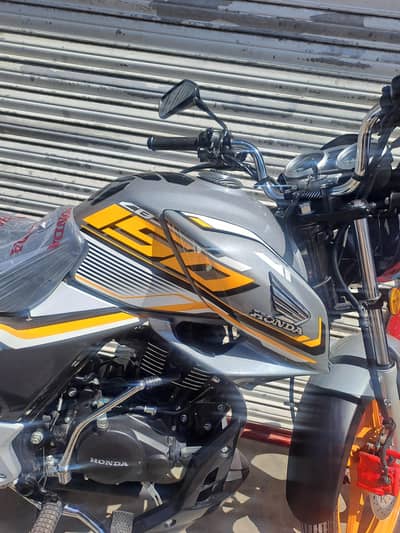 Honda CB 150F colour silver 528 kilometers used only