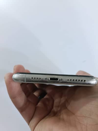 Strep teak howi ha uski waja sa khula tha baki mobile bilkul ok ja