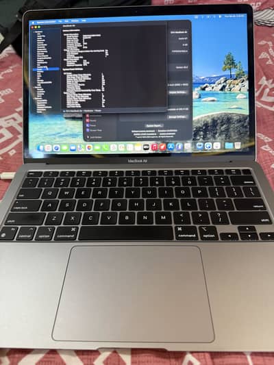 Macbook Air M1 13 inches - 8/256 - 9/10 Condition