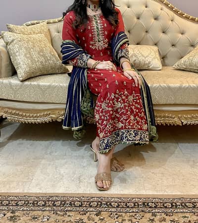 Haris Shakeel Dress (Customized) – Excellent Condition