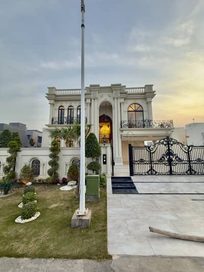 1 KANAL BRAND NEW VICTORIAN VILLA NEAR CARREFOUR