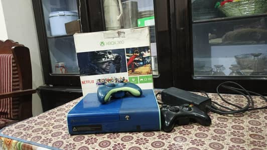 Xbox 360 limited Blue edition . Hard disk 500 gb. 25 game installed