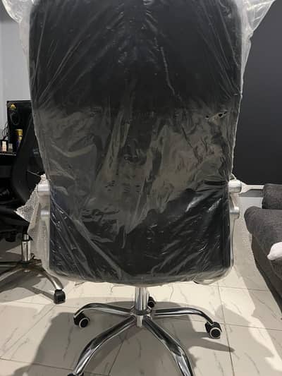 Luxury Executive Office Chair – Like New (6 Months Used)