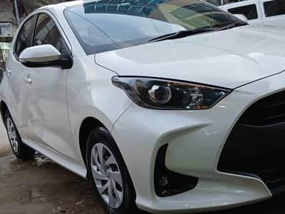 Toyota Yaris 2022 Model 4grad b2b orgnal perl white clour Scratchless