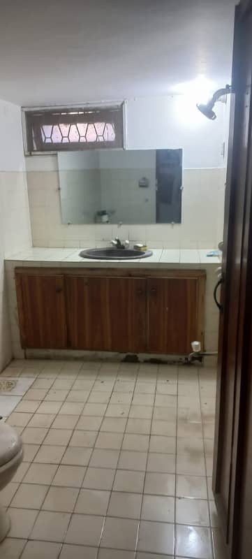 North karachi Sector 5K, Alam Pride west open 2 side Corner flat, 1st floor for sale.