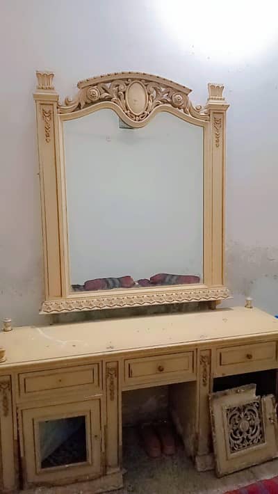 Used dressing table perfect condition  great deal!