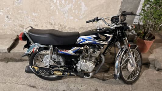 Honda 125 black colour