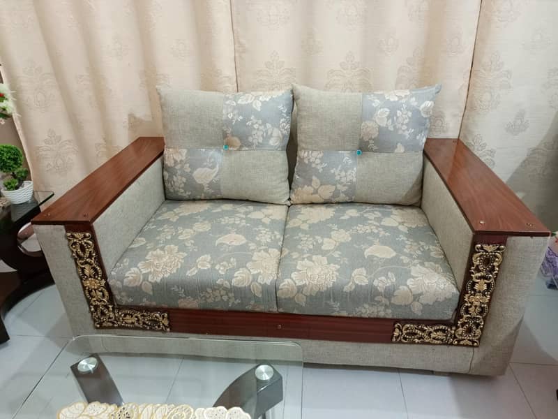 executive class 6 seter sofa set plus table set 9
