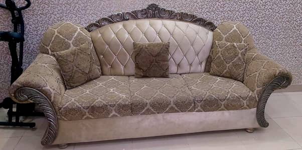 sofa set like new  1 sofa (  3 seater) 2 ( 2 Seater ) 3 ( 1 seater )