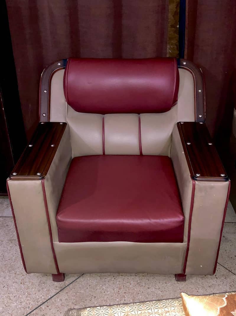  5 سیٹر لگژری صوفہ سیٹ برائے فروخت | سالڈ ووڈ | کم استعمال شدہ 1