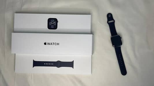 Apple Watch SE 3 - 40mm Midnight Aluminum Case with Sport Band