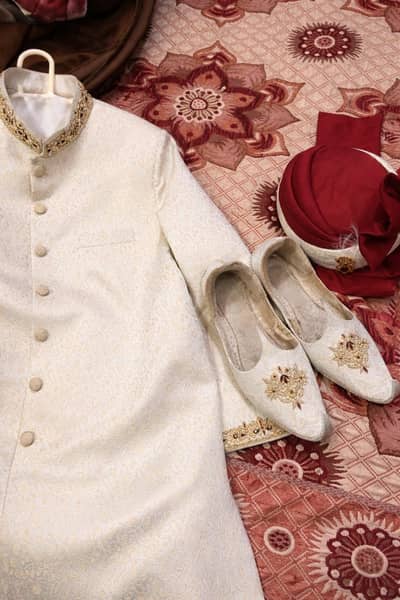 Sherwani off white colour with kulla khussa