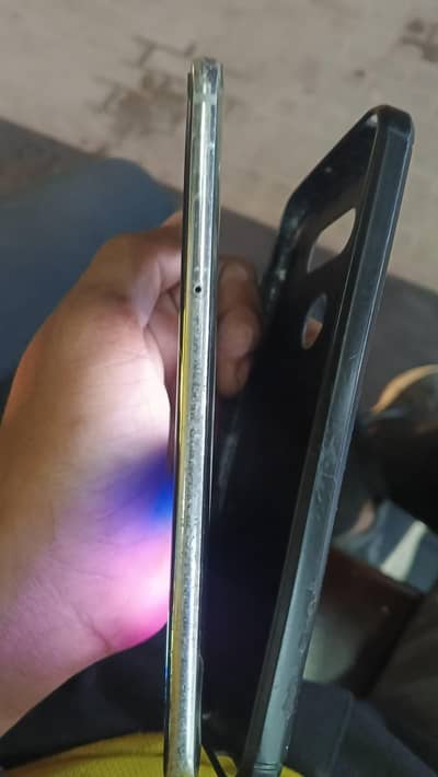 lg v30 pta just back brack and minor glass brack