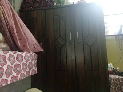 Wardrobe ,. "High-Quality 3-Door Wooden Almirah in Excellent Condition"