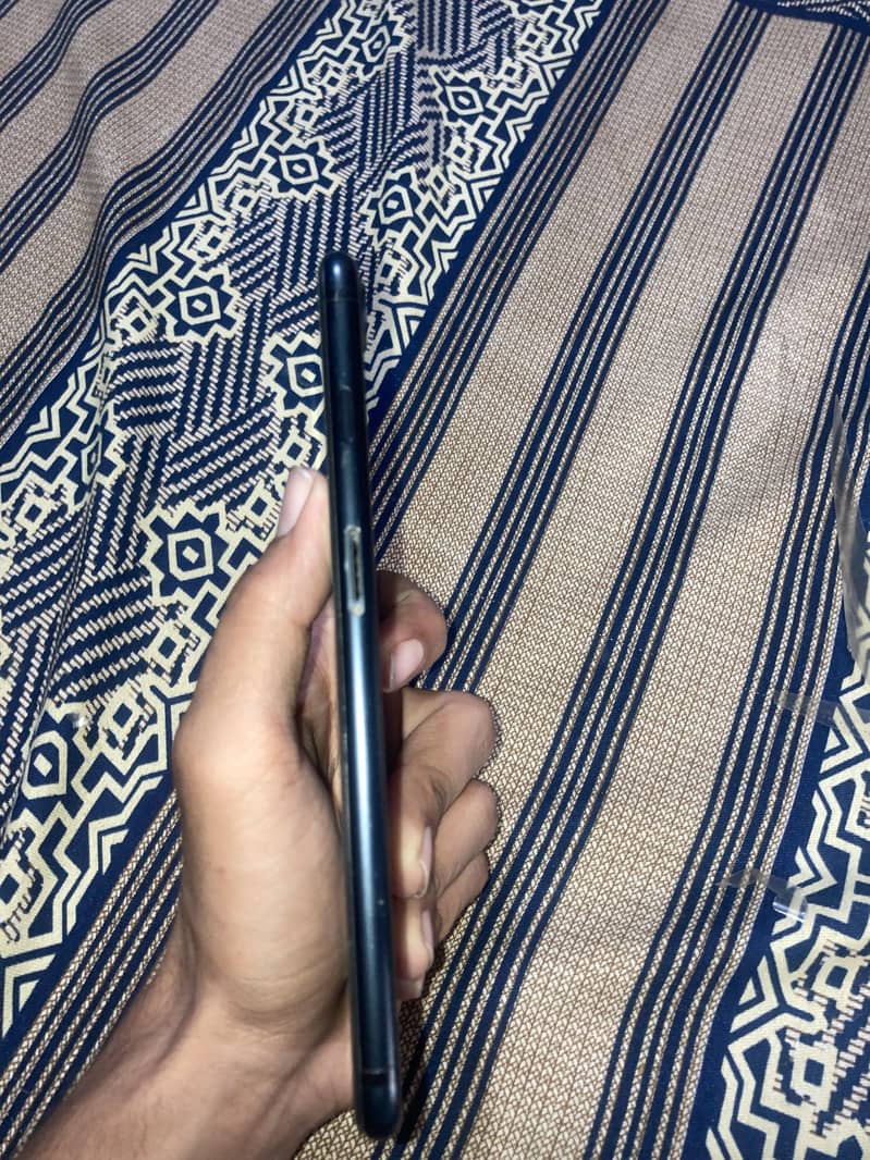 Apple iPhone 7 Plus 3