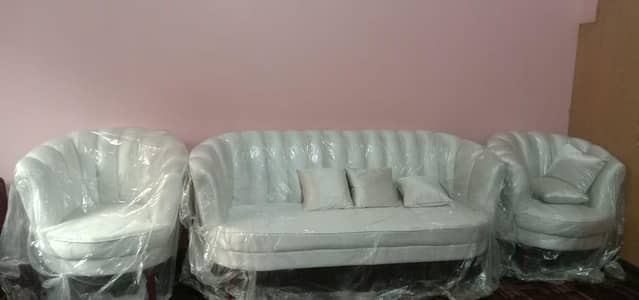 I'm Selling 5 Seater Sofa Set On Urgent Basis