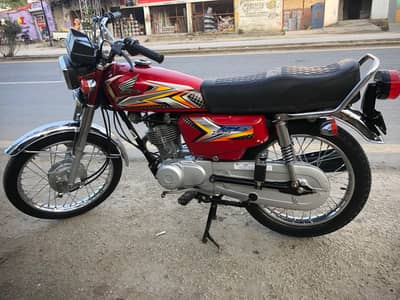 Honda CG 125 2025 Model – Fresh Condition – Urgent Sale