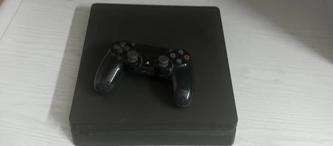 Playstation 4 slim/PS4 250 GB with controller