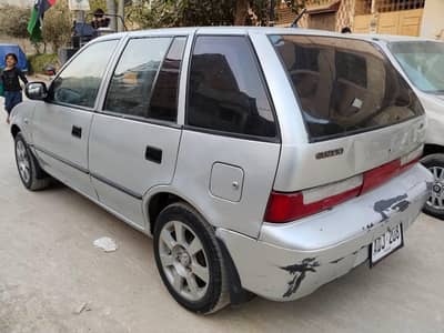 cultus 2001 genuine car anadar Bahar se Saf sutri car he koi Zang nahi