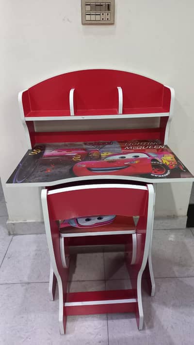 kids study table and chair