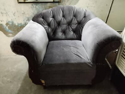 like new and with pillows and covers