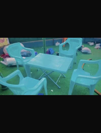 4 Plastic Chairs + Table Set