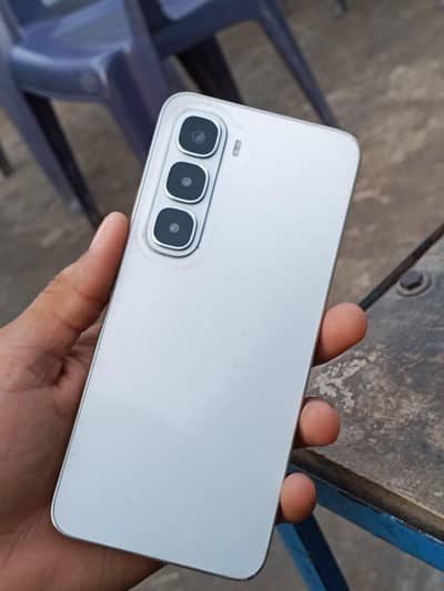 Infinix hot 60i 2 months use fresh Peace