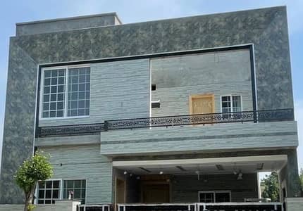 FACING PARK BRAND NEW HOUSE 8 MARLA AVAILABLE FOR SALE IN BAHRIA ORCHARD