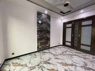 BEAUTIFUL LOCATION 8 MARLA HOUSE AVAILABLE FOR SALE IN BAHRIA ORCHARD