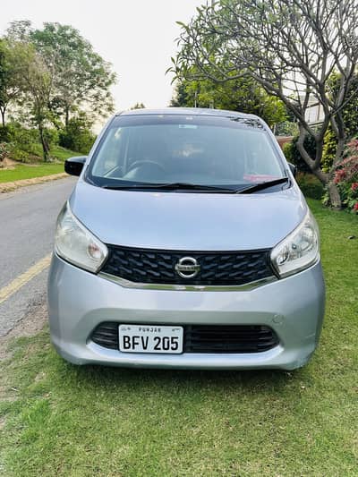 Nissan days 15/17 model for sale mint condition