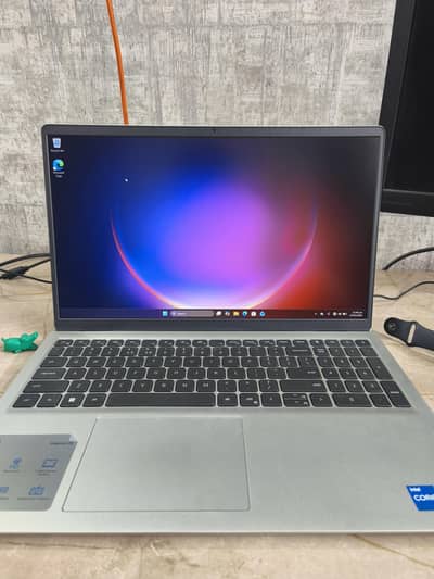 Dell Inspiron 13 Gen Intel i5 brand new 512 gb SSD 16gb ram.
