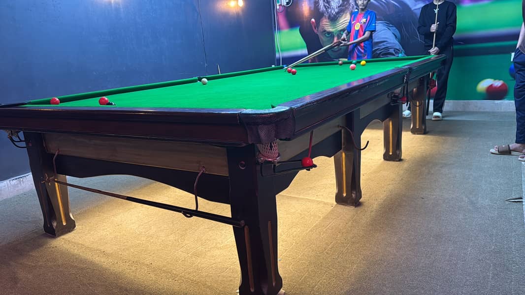 Snooker table 0